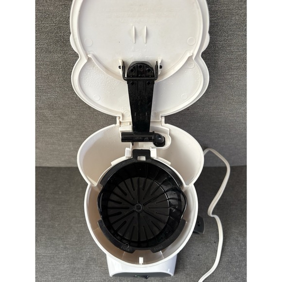 Mr. Coffee DR4 Coffee Maker 4 Cup Glass Carafe Drip Stop White Tested WORKS - Picture 3 of 7